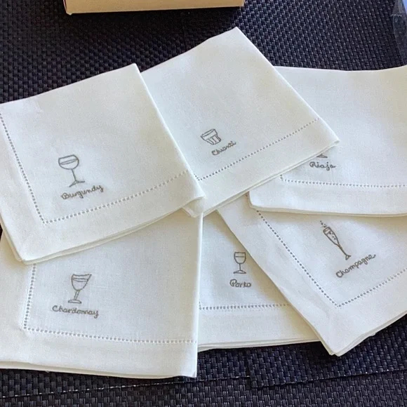 WILLIAMS SONOMA HORS D’ŒUVRES NAPKINS - Picture 1 of 3